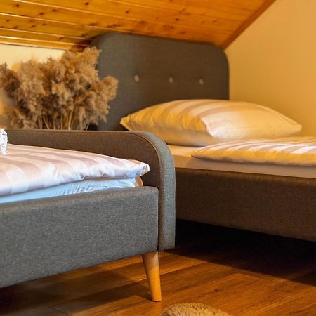 Woodenhouse With Two Apartments โอโทชาส ภายนอก รูปภาพ