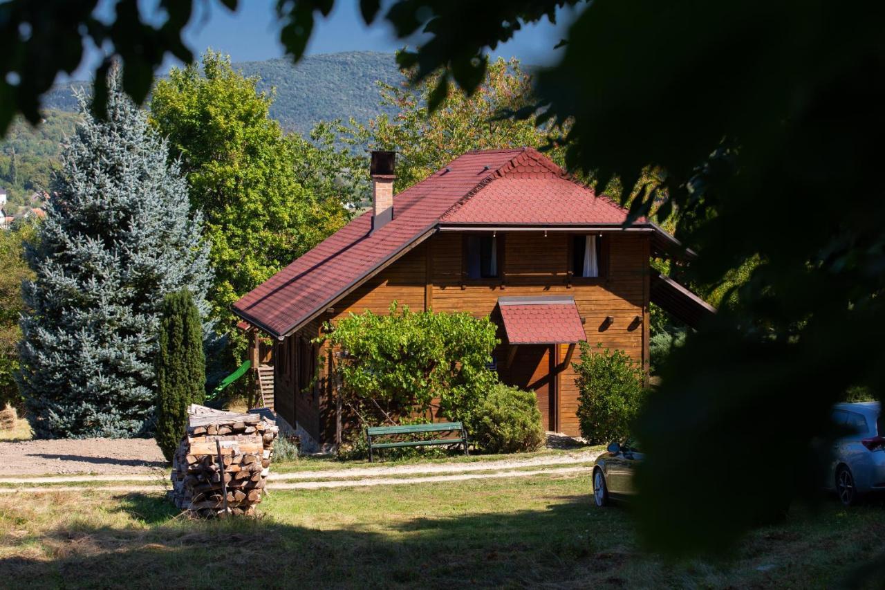 Woodenhouse With Two Apartments โอโทชาส ภายนอก รูปภาพ