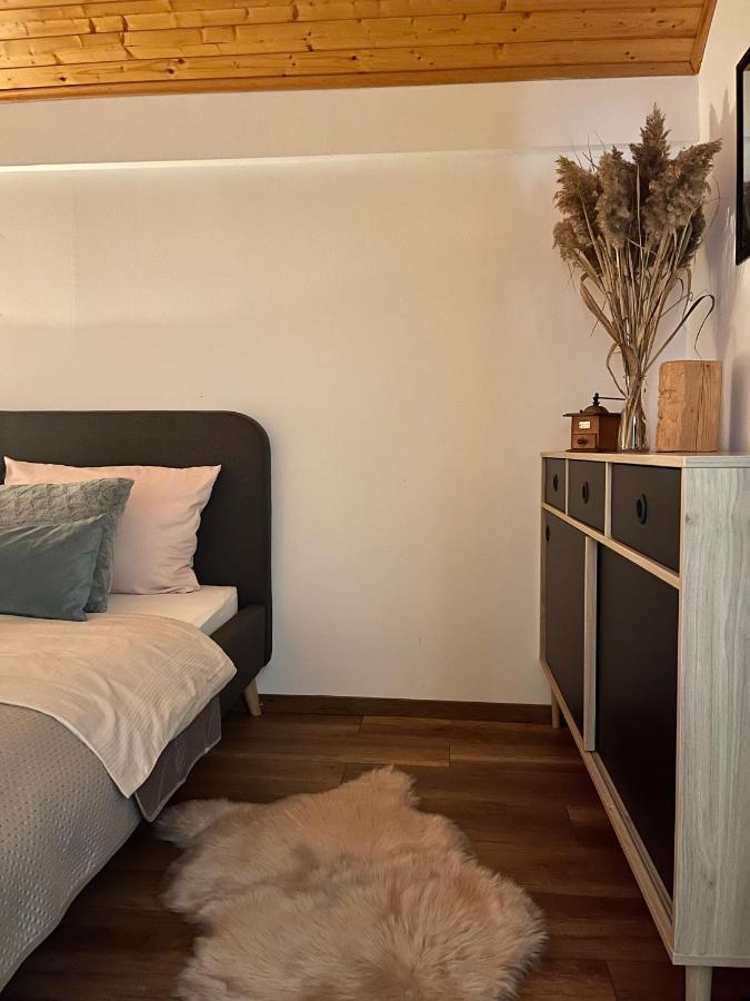 Woodenhouse With Two Apartments โอโทชาส ภายนอก รูปภาพ
