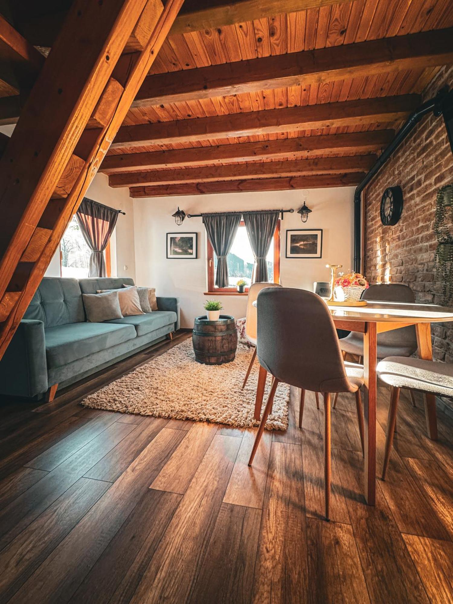 Woodenhouse With Two Apartments โอโทชาส ภายนอก รูปภาพ