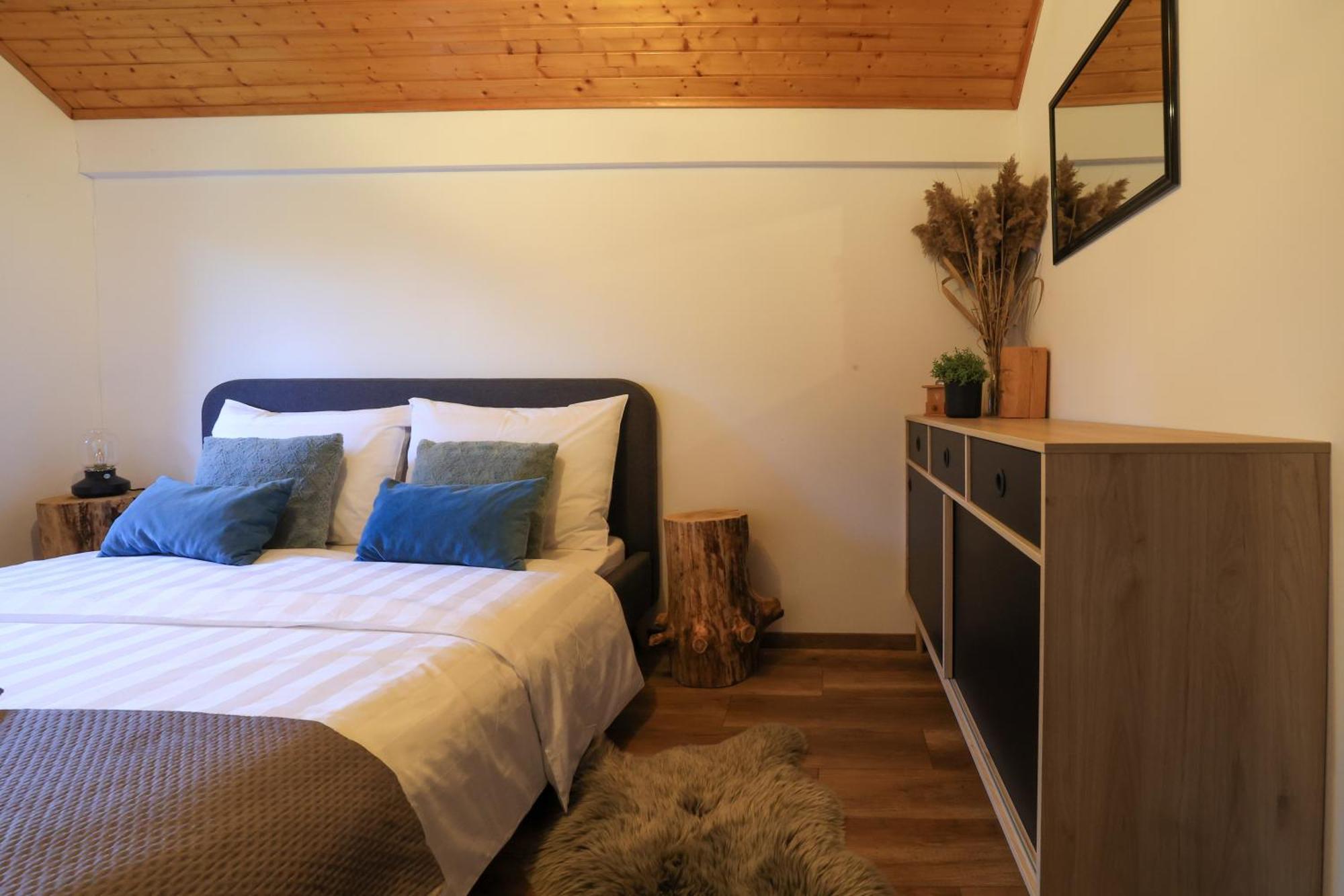 Woodenhouse With Two Apartments โอโทชาส ภายนอก รูปภาพ