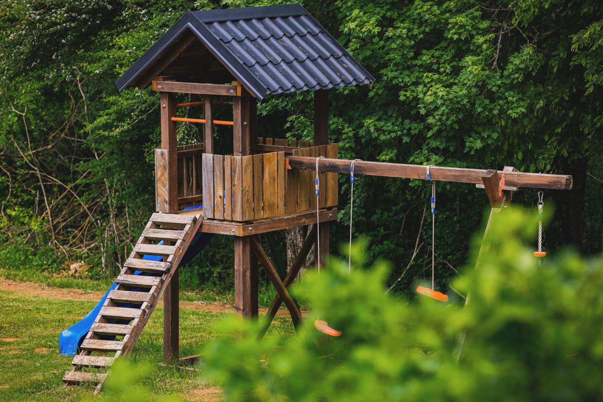 Woodenhouse With Two Apartments โอโทชาส ภายนอก รูปภาพ