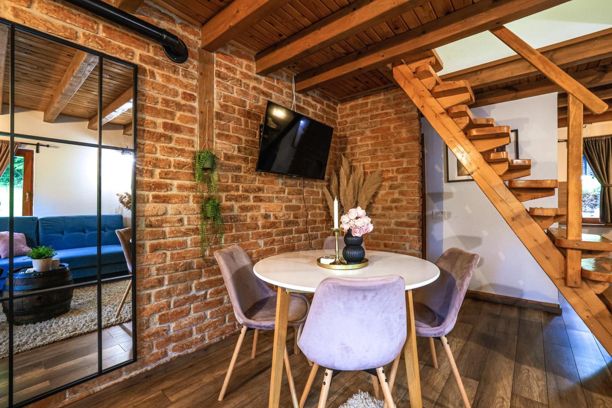 Woodenhouse With Two Apartments โอโทชาส ภายนอก รูปภาพ